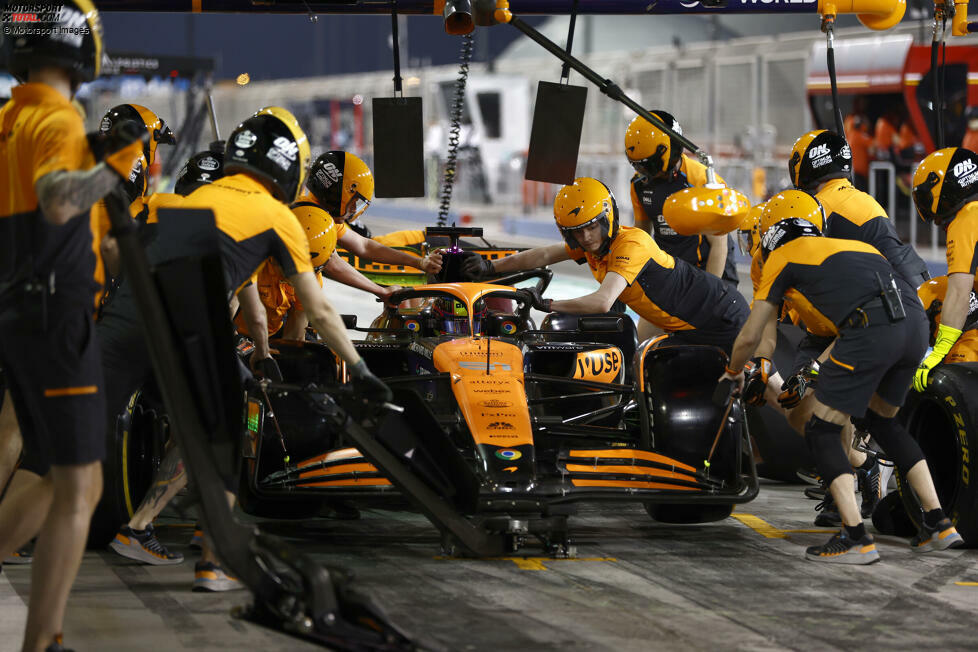 ... ist McLaren auch eines der Teams, das am Finaltag nochmals in Schwierigkeiten gerät: Die Kupplung bremst das Team ein. Auch ...