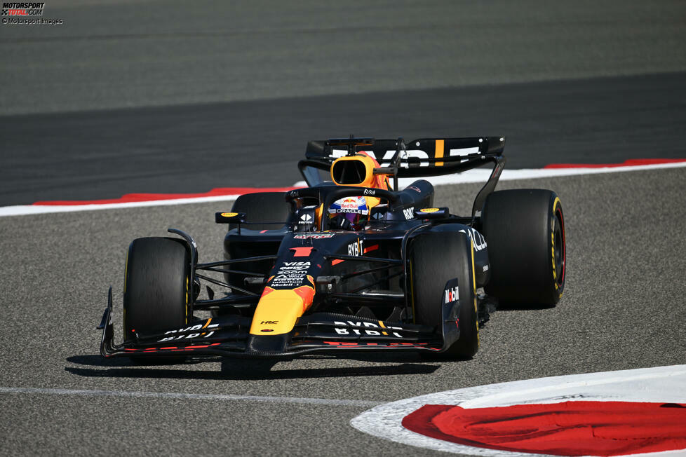 ... Red Bull RB20 erweist sich in den Händen von Verstappen nicht nur als auf Anhieb schnell, sondern auch als sehr zuverlässig: Verstappen schafft 143 Runden, was knapp zweieinhalb Renndistanzen entspricht. Nur ...