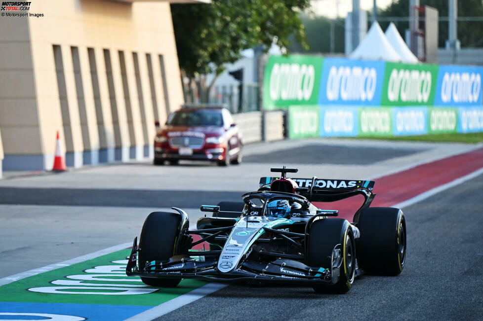 ... muss Russell den Mercedes W15 an die Box zurückfahren: Ein Problem mit dem Hybridsystem kostet die Sternmarke gut eine Stunde. Aber auch ...