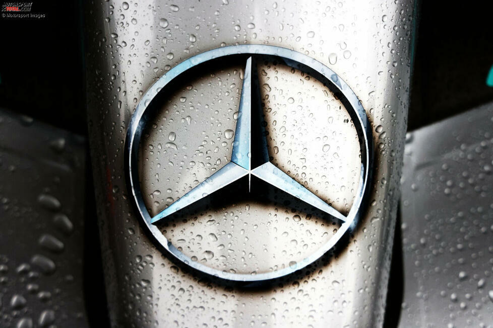 Etwas weniger dramatisch verläuft die Sache zu Beginn der 1990er-Jahre bei Mercedes: Für 1992 will die Sternmarke in die Formel 1, zieht mit Frentzen, Schumacher und Wendlinger schon Nachwuchsfahrer heran, stolpert dann aber über Sparmaßnahmen im Konzern - und muss das Projekt aufgeben. Erst ...