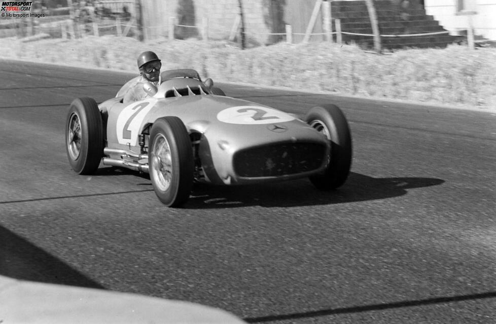 ... wechselt im Sommer auf Mercedes, für das er 1954 und 1955 jeweils Weltmeister wird. Dann ...