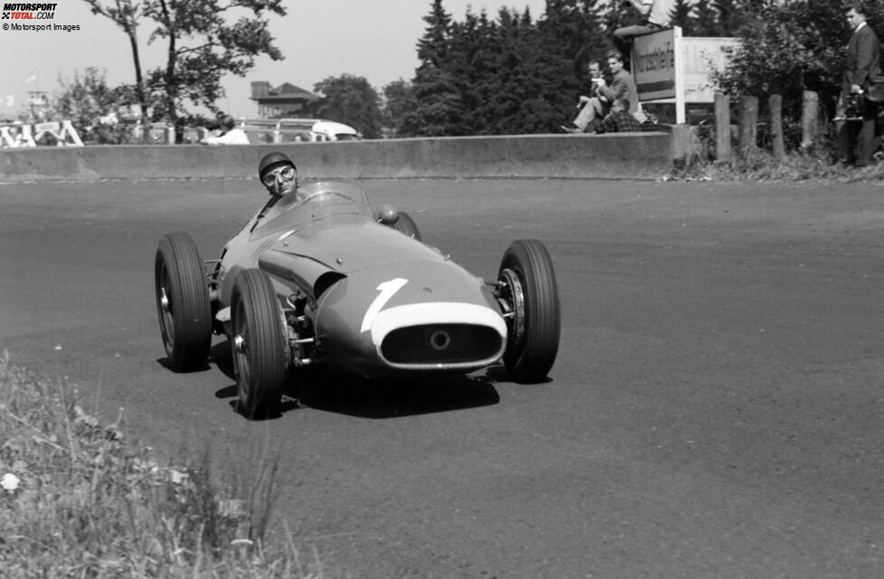 ... er 1957 wieder das Team wechselt und ein letztes Mal Weltmeister wird, dann für Maserati - nachdem Fangio schon 1951 auf Alfa Romeo erstmals Weltmeister geworden ist. All das macht Fangio zum vielseitigsten Formel-1-Champion überhaupt!