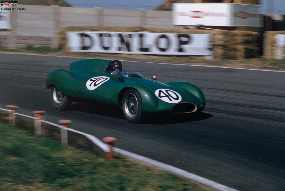 Jack Brabham absolviert 1955 in Silverstone seinen ersten Formel-1-Grand-Prix in einem vollverkleideten Cooper T40. Bei seiner zweiten Formel-1-Teilnahme aber ...