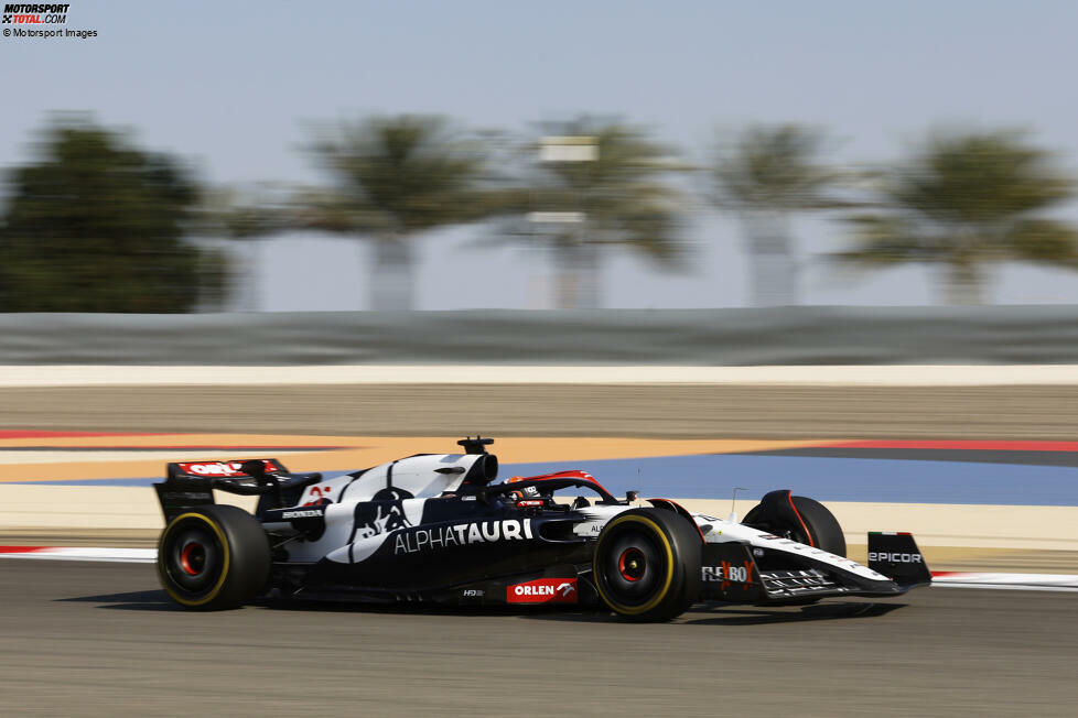 ... für 2023 einen Stammplatz ein bei AlphaTauri. De Vries sitzt bei seinem zweiten Formel-1-Rennen in Bahrain also in einem AlphaTauri AT04.