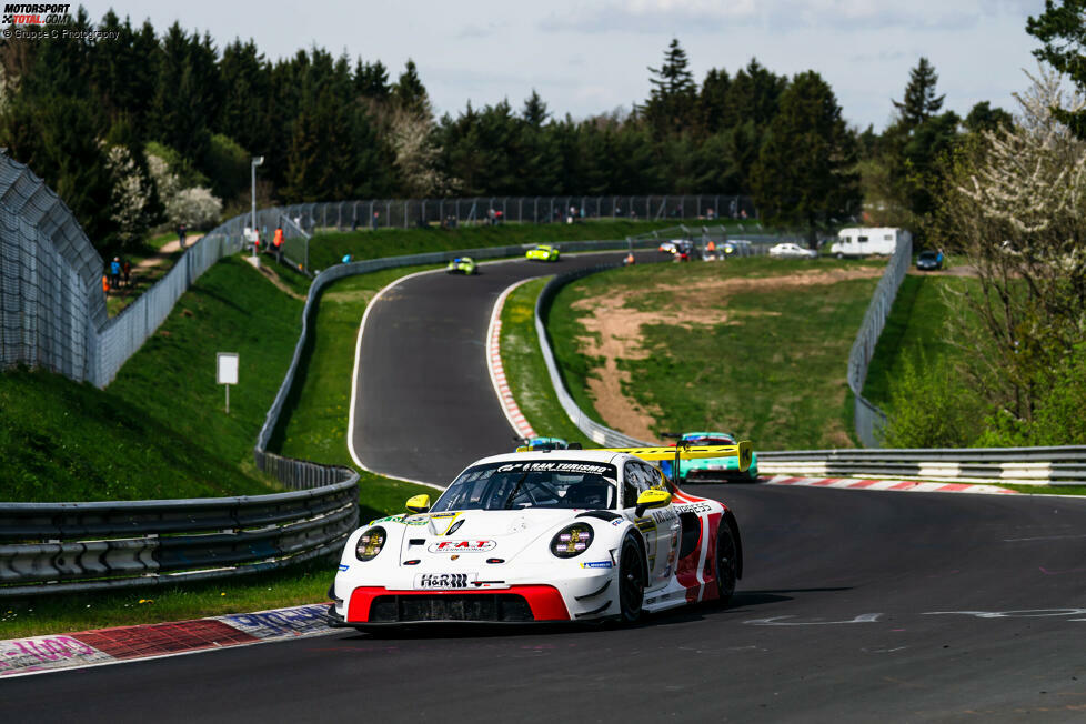 Herberth-Porsche #5 (Renauer/V. Kolb/Olsen/Campbell): Ein möglicher Überraschungskandidat, vor allem bei Regen mit dem Porsche ein mögliches 
