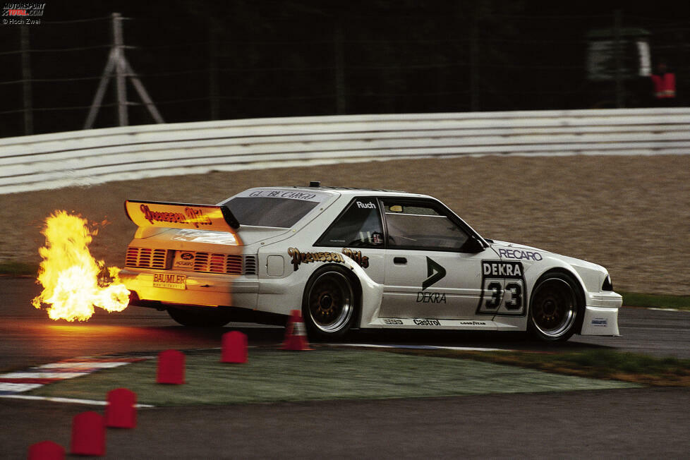Ford Mustang GT 5.0 (1988 - 1994): Durch den Werksausstieg von Ford aus der DTM wird den Privatiers das Feld überlassen. Und Gerd Ruch, der den Mustang von Manfred Trints übernimmt und über die Jahre immer weiter modifiziert, wird zum Don Quijote der DTM. Nur zweimal gelingen bis 1994 mit zehnten Plätzen Punkte, doch ...