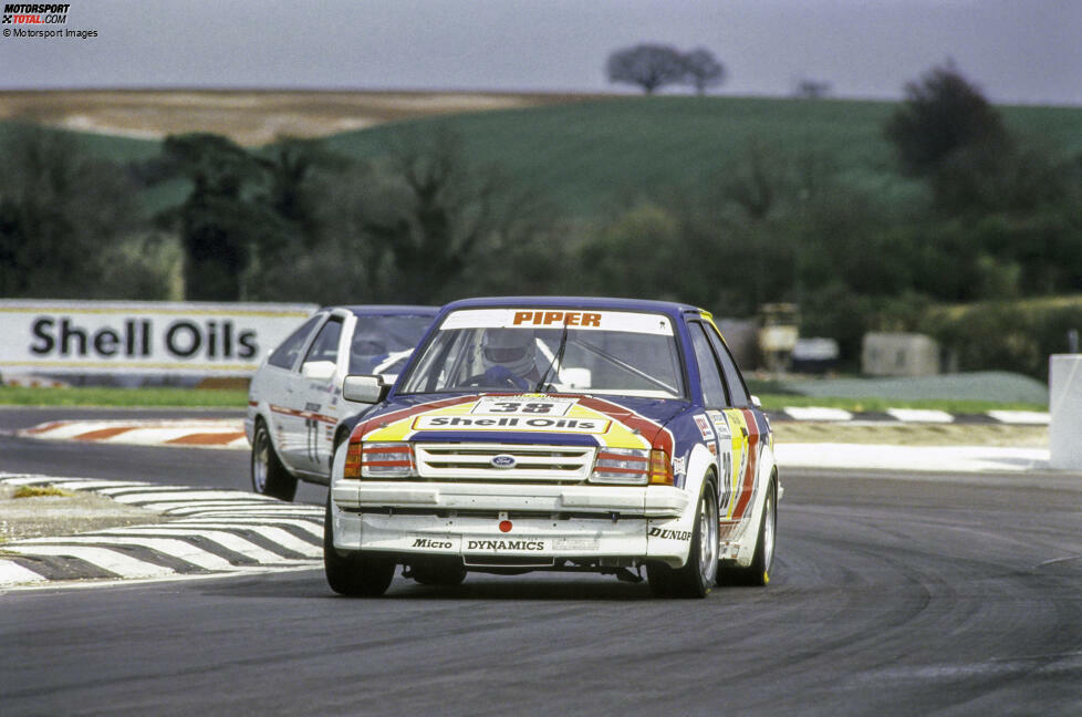 Ford Escort RS Turbo (1985 - 1986): Auch der Escort mit Turbomotor findet den Weg in die DTM (Bild aus der BTCC 1987). Das Fahrzeug wird 1985 einige Male von Beate Nodes gesteuert, ehe sie 1986 auf den Sierra XR4 Ti wechselt.