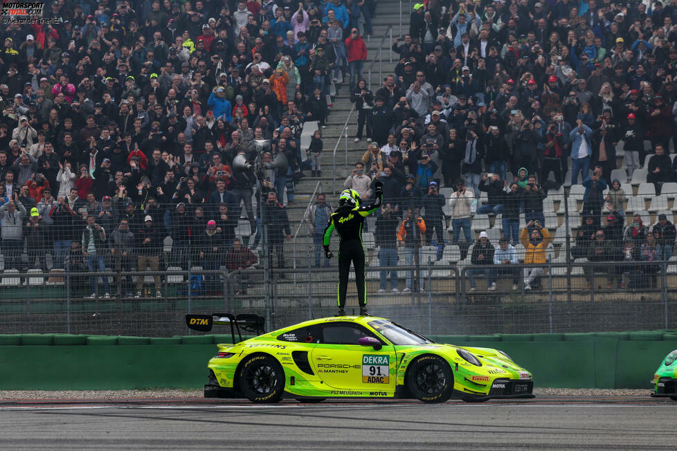 Grello wird DTM-Champion 2023! Bei seinem DTM-Debüt kann der gelb-grüne Manthey-Porsche direkt überzeugen. Thomas Preining feiert im Laufe der Saison insgesamt drei Siege und fünf weiteren Podestplätze.