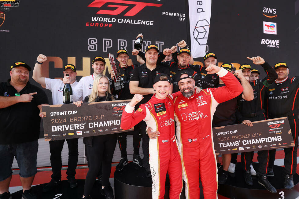 Mit Daniel Harper und Darren Leung dürfen sich zwei weitere BMW-Piloten über den Meistertitel freuen: Das Century-BMW-Duo gewinnt die Bronze-Fahrerwertung im Sprint-Cup.