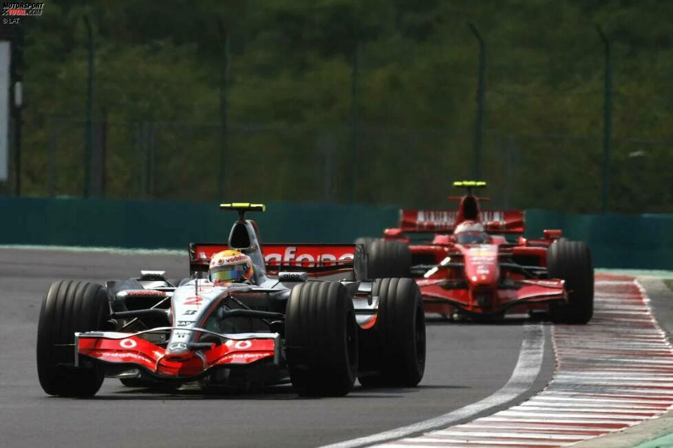 ... bereits in seiner ersten Formel-1-Saison kämpft Hamilton um den WM-Titel. Am Ende des Jahres geht der Titel allerdings nach Maranello: Ferrari-Pilot Kimi Räikkönen gewinnt die Weltmeisterschaft mit einem Punkt Vorsprung vor Hamilton.