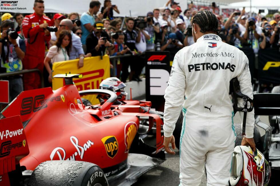 Richtig heiß werden die Ferrari-Gerüchte im Jahr 2019. Damals berichtet die 'Gazzetta dello Sport' über zwei Treffen zwischen Hamilton und Ferrari-Boss John Elkann. Doch letztendlich verlängert Hamilton seinen Mercedes-Vertrag erneut und sagt im folgenden Jahr über die Ferrari-Gespräche: 
