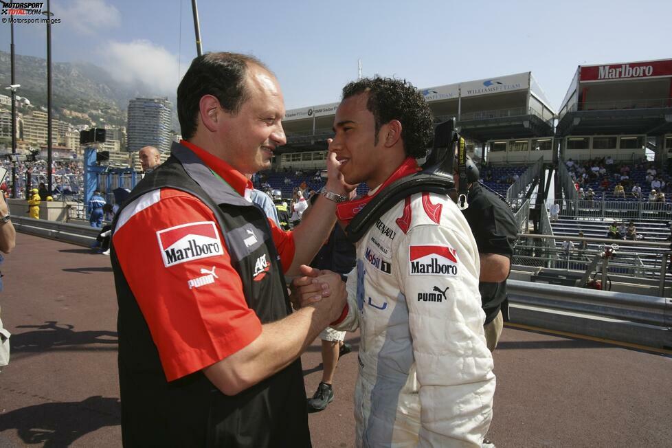 Seinen neuen Ferrari-Teamchef lernt Hamilton bereits früh in seiner Karriere kennen: Mit Frederic Vasseur gewinnt der Brite unter anderem 2006 den Titel in der GP2. Danach trennen sich ihre Wege allerdings, denn Hamilton steigt 2007 mit McLaren in die Formel 1 ein. Ferrari ist also zunächst sein großer Gegner, denn ...