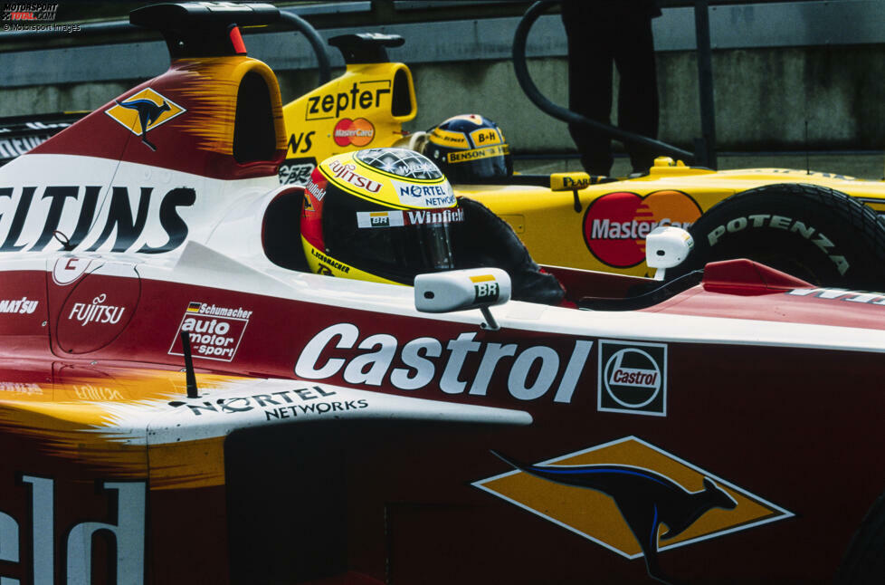 Nürburgring 1999: Michael Schumacher ist nach seinem Beinbruch noch nicht wieder mit dabei, und so stehen die beiden anderen Deutschen im Rampenlicht. Aber ...
