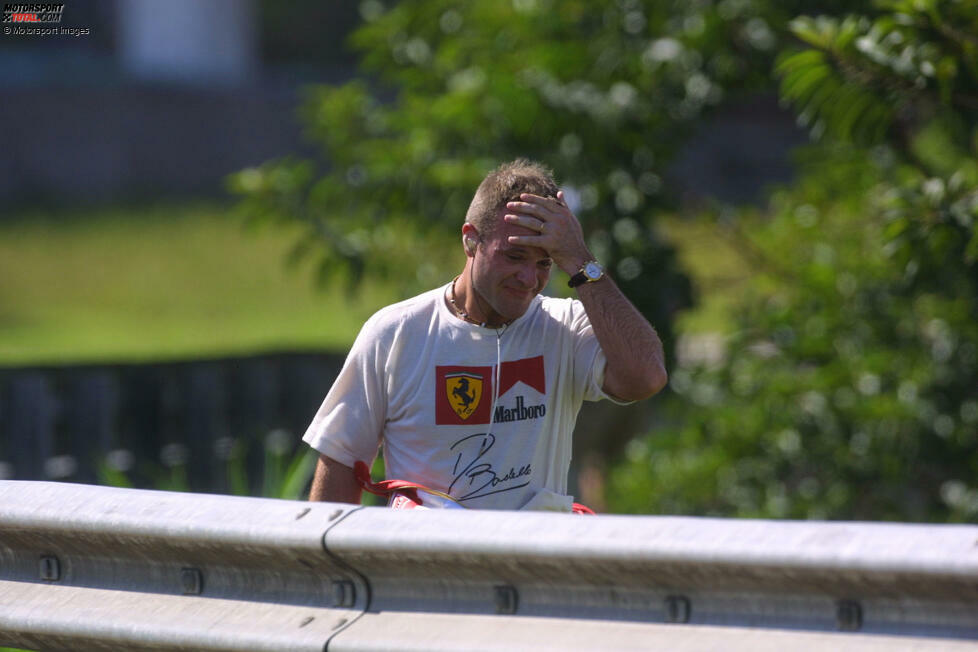 ... auch 2002 führt er sein Heimrennen an, und wieder spielt die Technik nicht mit: Barrichello fällt erneut aus, und ....