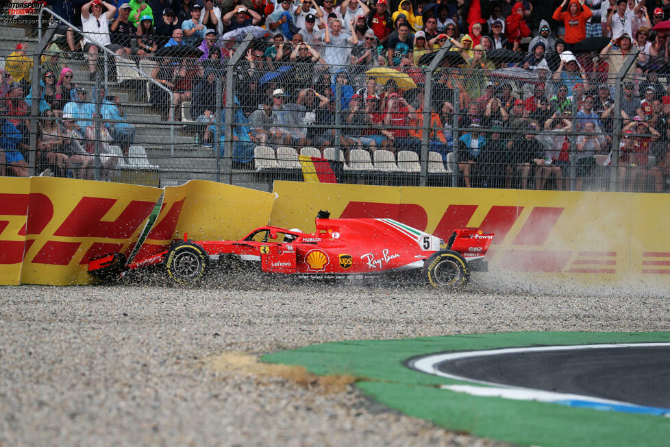 Hockenheim 2018: Sebastian Vettel ist drauf und dran, seine Führung in der Formel-1-Fahrerwertung auszubauen. Einsetzender Regen aber lässt Vettel im Ferrari kurz vor Schluss im Motodrom von der Strecke fliegen, er schlägt in der Sachs-Kurve ein und ist raus!