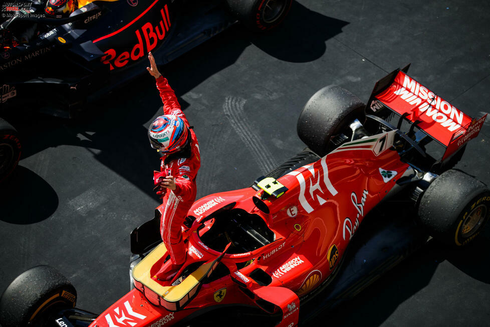 Der älteste Sieger der Hybirdära ist Kimi Räikkönen, der 2018 in Austin im stolzen Alter von 39 Jahren (und 4 Tagen) triumphierte. Der jüngste Sieger ist Max Verstappen, der 2016 in Barcelona bei seinem ersten Formel-1-Sieg gerade einmal 18 Jahre, 7 Monate und 15 Tage alt war.