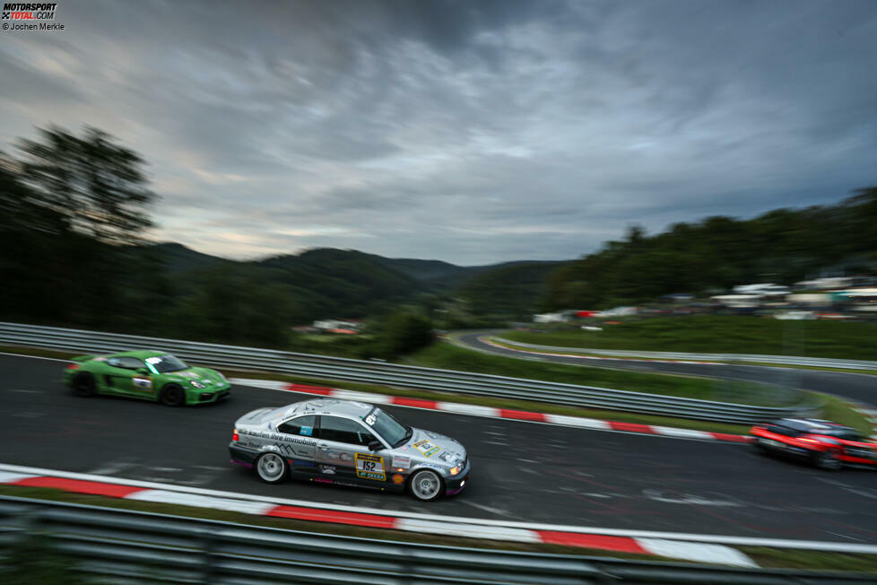 In der Klasse SP4 fahren Ingo Oepen, Henrik Launhardt und Thorsten Köppert mit dem BMW #152 zum Sieg.