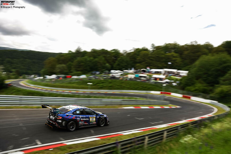 Carlo van Dam, Tim Schrick, Kota Sasaki und Rintaro Kubo fahren mit dem Subaru WRX #88 zum Klassensieg in der SP4T.