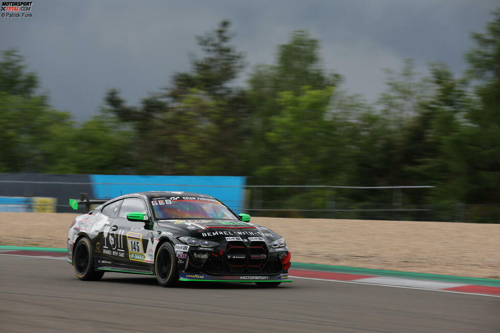 Die beiden ehemaligen DTM-Fahrer Timo Glock und Timo Scheider haben sich mit Jeroen Bleekemolen und Peter Cate den BMW M4 GT4 #145 von Cerny geteilt. Das Quartett bejubelt den Klassensieg in der SP8T.