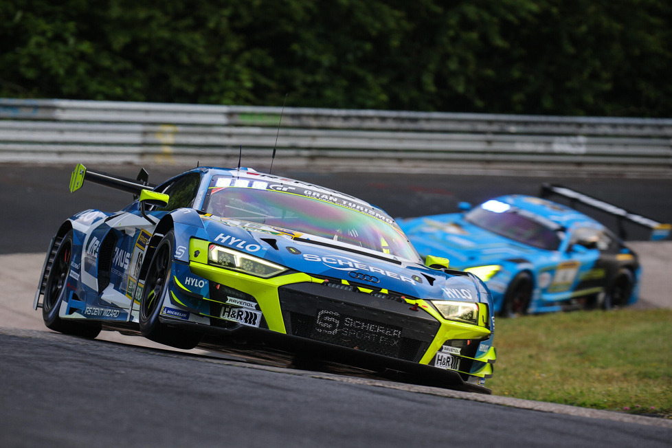 Nicht nur Scherer Phx durfte sich über den Sieg bei den 24h Nürburgring 2024 freuen: Auch in den einzelnen Klassen wurden zahlreiche Sieger geehrt