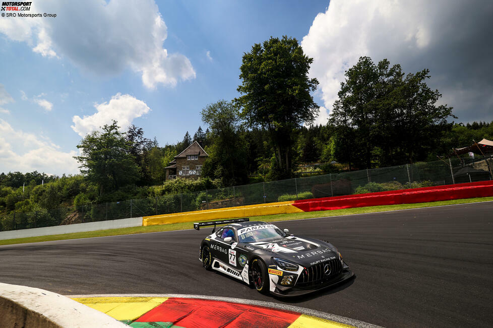 Platz 3 Gold-Cup: HRT-Mercedes #77 - Arjun Maini, Jusuf Owega, Michele Beretta
