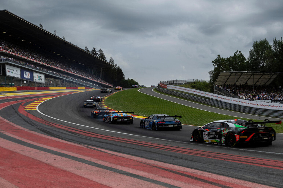 Die Teams mit diesen Fahrern und Autos haben die 24 Stunden von Spa 2024 in ihrer jeweiligen Klasse auf dem Podium abgeschlossen