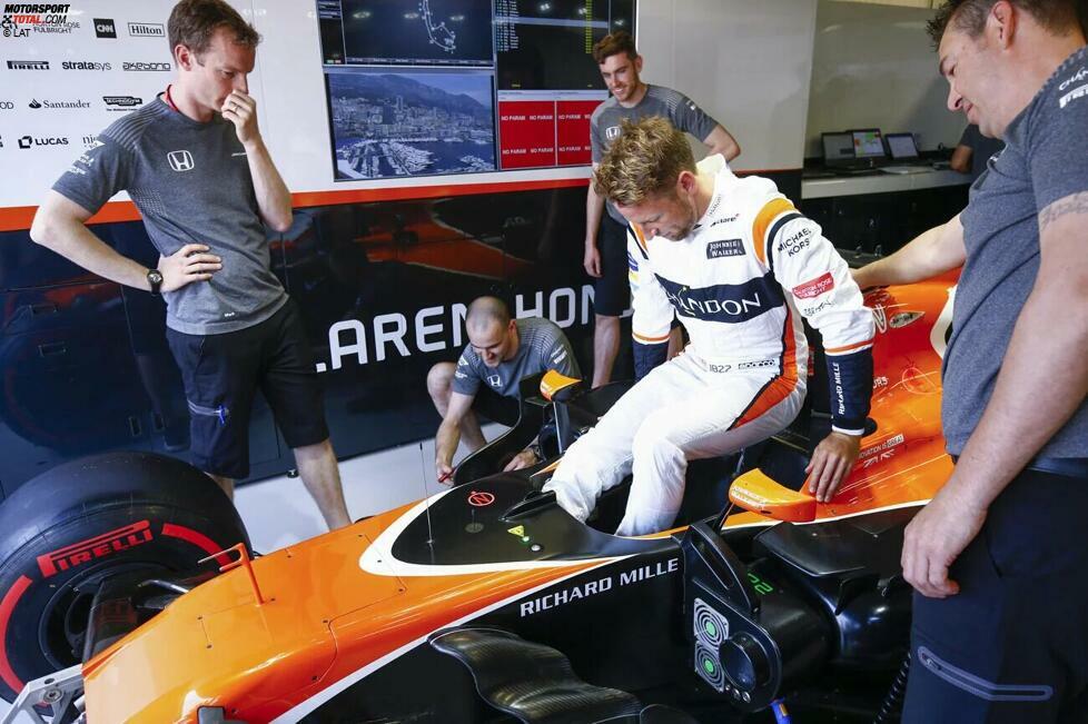 Um ganz andere Flüssigkeiten ging es 2017 in Monaco, wo der eigentlich bereits zurückgetretene Jenson Button einmalig Fernando Alonso im McLaren ersetzte. Seine Funk-Botschaft an den Spanier kurz vor dem Start: 