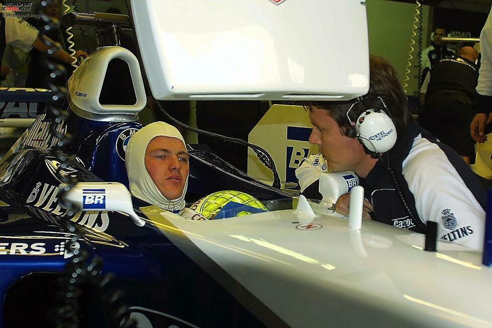 Hilflos war auch Ralf Schumacher, als er 2001 beim Großen Preis von Belgien aufgebockt in der Startaufstellung stand. Der Deutsche musste (aus einer erhöhten Perspektive) hilflos mitansehen, wie das komplette Feld an ihm vorbeifuhr. Sein zweiter Startplatz war damit weg, er musste anschließend von ganz hinten starten.