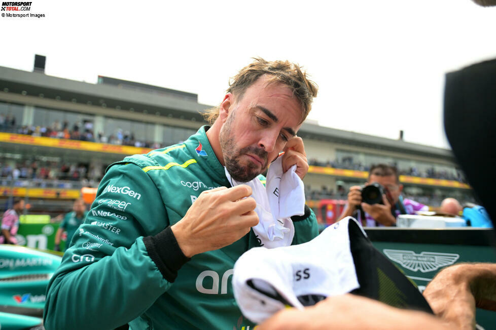 Fernando Alonso (Redaktion: 3) - Seine Bewertung ist schwierig, weil er seine Runde in Q2 wegen der roten Flagge nicht beenden konnte und im Rennen unverschuldet früh ausgeschieden ist. Letztendlich ein Jubiläum ohne Highlights, sodass auch wir bei der 3 landen.