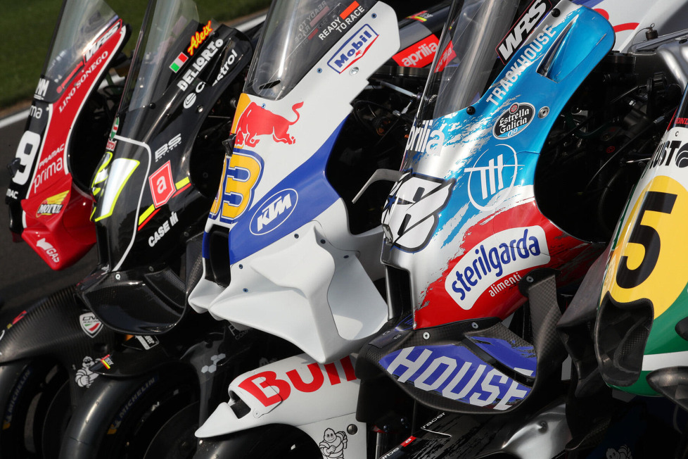 Mit diesen Sonderdesigns rücken die MotoGP-Piloten beim Großbritannien-Grand-Prix 2024 aus, um das 75-jährige Jubiläum der Motorrad-WM zu feiern