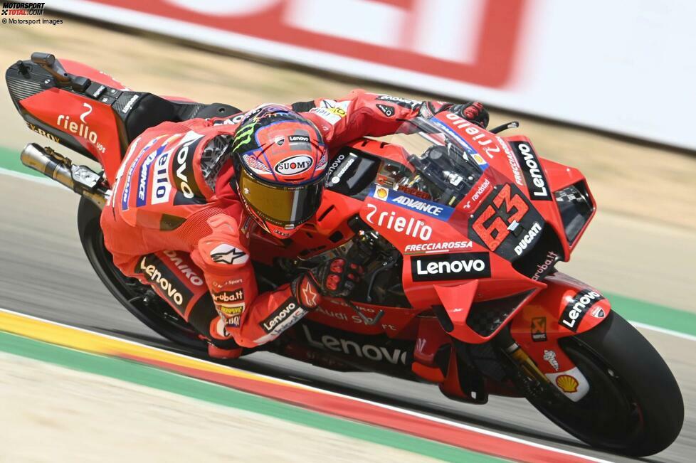 26: In seiner dritten Saison in der Königsklasse krönte sich Pecco Bagnaia beim Grand Prix von Aragon 2021 endlich zum MotoGP-Rennsieger. Seitdem fügte der Ducati-Pilot seiner Statistik zahlreiche weitere Siege und zwei WM-Titel hinzu. 2024 kämpft er erneut um den Pokal.