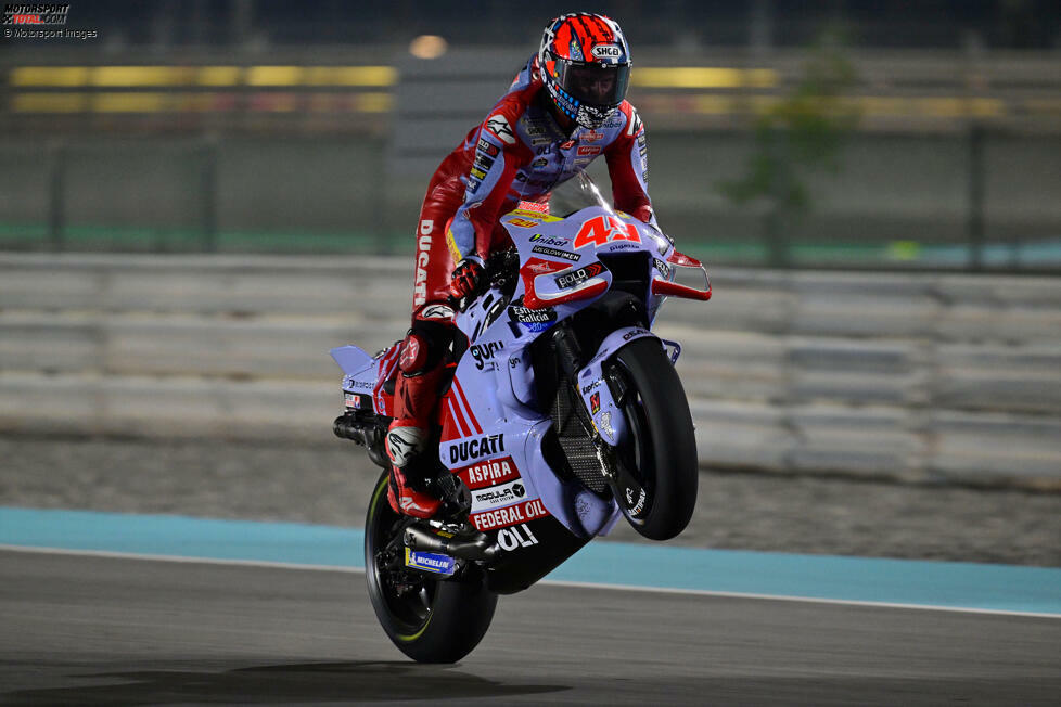 1: Beim vorletzten Rennen der Saison 2023 in Katar stand eigentlich der Titelkampf zwischen Martin und Bagnaia im Fokus. Doch dann gewann Fabio Di Giannantonio, und das zu einem Zeitpunkt, als er der einzige Fahrer im Starterfeld ohne Vertrag für 2024. Doch den bekam er anschließend bei VR46.
