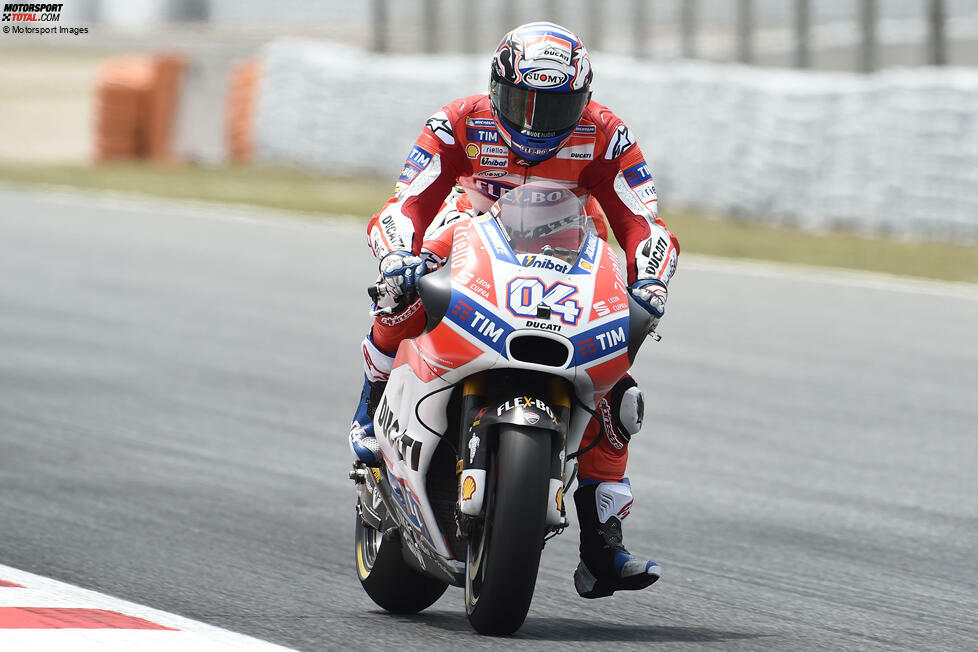 15: Andrea Dovizioso hat in seiner langen MotoGP-Karriere vergleichsweise wenig Siege errungen, obwohl er in den letzten Jahren einen Aufschwung erlebte. Das erste Mal gelang ihm 2009 ein Sieg. Bis zum nächsten sollten sieben Jahre vergehen. Der Italiener konnte mit Honda und Ducati gewinnen, insgesamt 15 Mal.