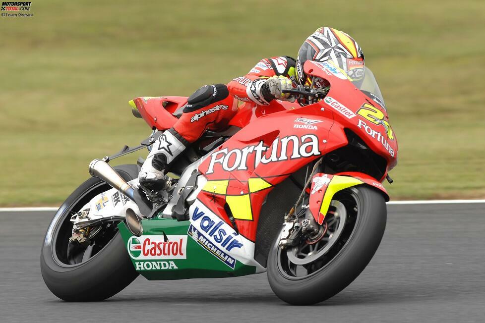 1: Toni Elias stieg 2005 in die MotoGP auf und fuhr zunächst Yamaha. 2026 wechselte er zu Gresini-Honda. Beim Grand Prix von Portugal holte er sich mit einer unglaublichen letzten Runde seinen einzigen Sieg in der MotoGP - nur 0,002 Sekunden vor Valentino Rossi. Viele Jahre war er der letzte Privatfahrer, der in der MotoGP gewonnen hatte.