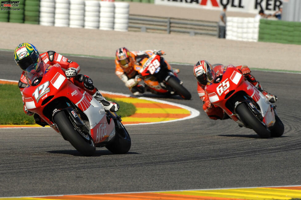 1: Nach zweieinhalb Saisons ohne Sieg kehrte Troy Bayliss 2006 als Ersatzfahrer in die MotoGP zurück und sprang in Valencia für Sete Gibernau auf dessen Ducati ein. Der Australier holte seinen einzigen MotoGP-Sieg, und das im Alter von 37 Jahren. Es blieb sein letztes Rennen und sein größter Erfolg in der Königsklasse.