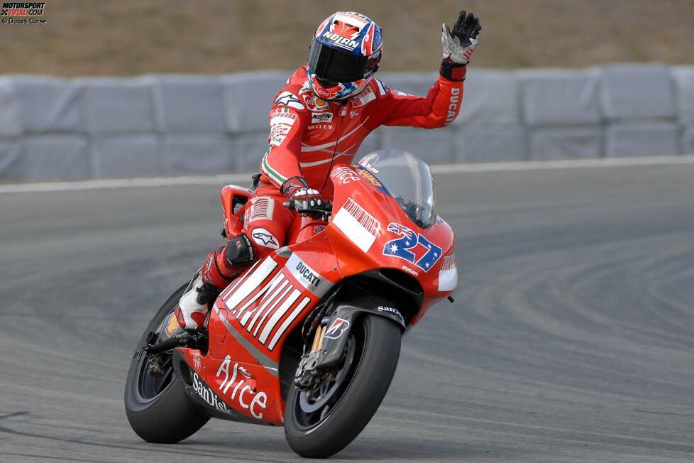 38: Casey Stoner kam als LCR-Honda-Fahrer in die MotoGP, entfaltete aber erst mit Ducati sein echtes Potenzial. 2007 wurde er zum ersten Weltmeister der Marke - mit zehn Saisonsiegen. Seine Karriere beendete er als Honda-Werksfahrer mit einem weiteren Titel und insgesamt 38 Siegen. Bis heute ist er der vierterfolgreichste MotoGP-Fahrer.