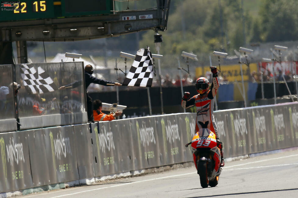 Den Rekord für die meisten Siege in einer Saison hält aber bis heute Marc Marquez. 2014 triumphiert er mit Honda in 13 von 18 Rennen, nur einmal verpasst er das Podium. Seine Siegquote beträgt 72,22 Prozent.
