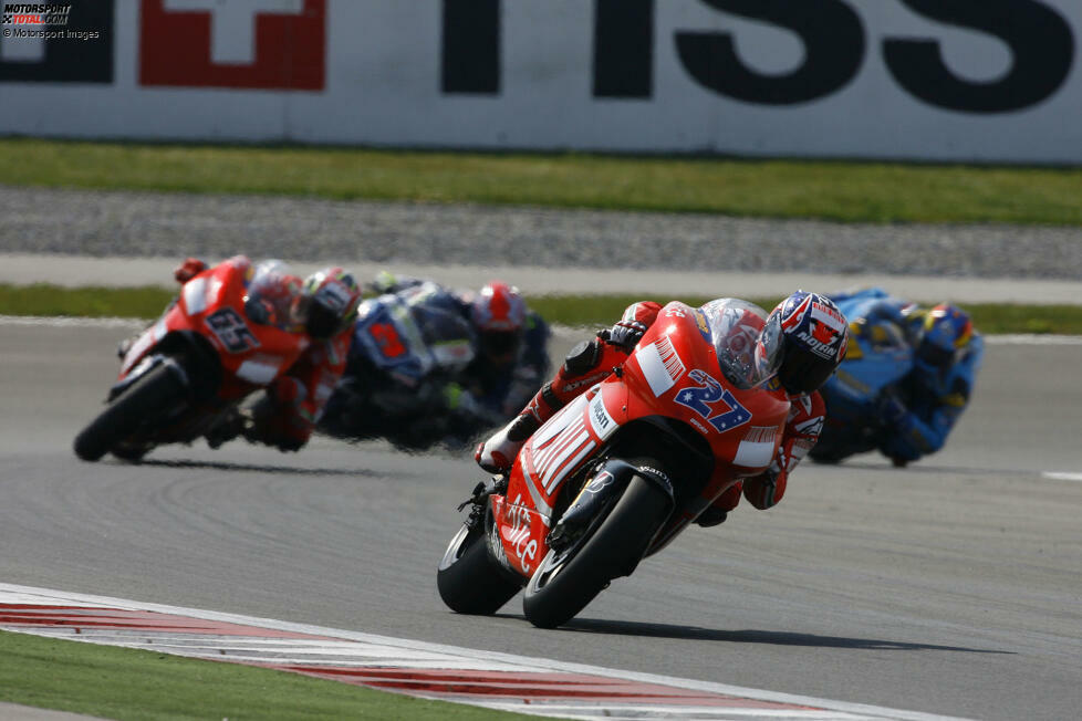 Auf ebenfalls zehn Saisonsiege kommt Casey Stoner - und das gleich zweimal in seiner vergleichsweise kurzen MotoGP-Karriere. 2007 gewinnt er mit Ducati zehnmal in 18 Rennen. Das entspricht eine Quote von 55,56 Prozent.