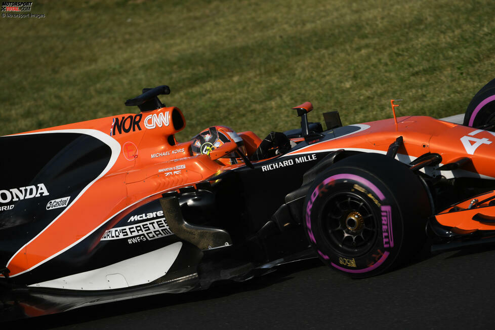 2017 sitzt Norris zudem erstmals in einem Formel-1-Auto. Er absolviert für McLaren seinen ersten Test und wird später als offizieller Ersatzfahrer für die Saison 2018 bestätigt. In dieser Funktion nimmt er als Freitagsfahrer an sieben Rennwochenenden teil.