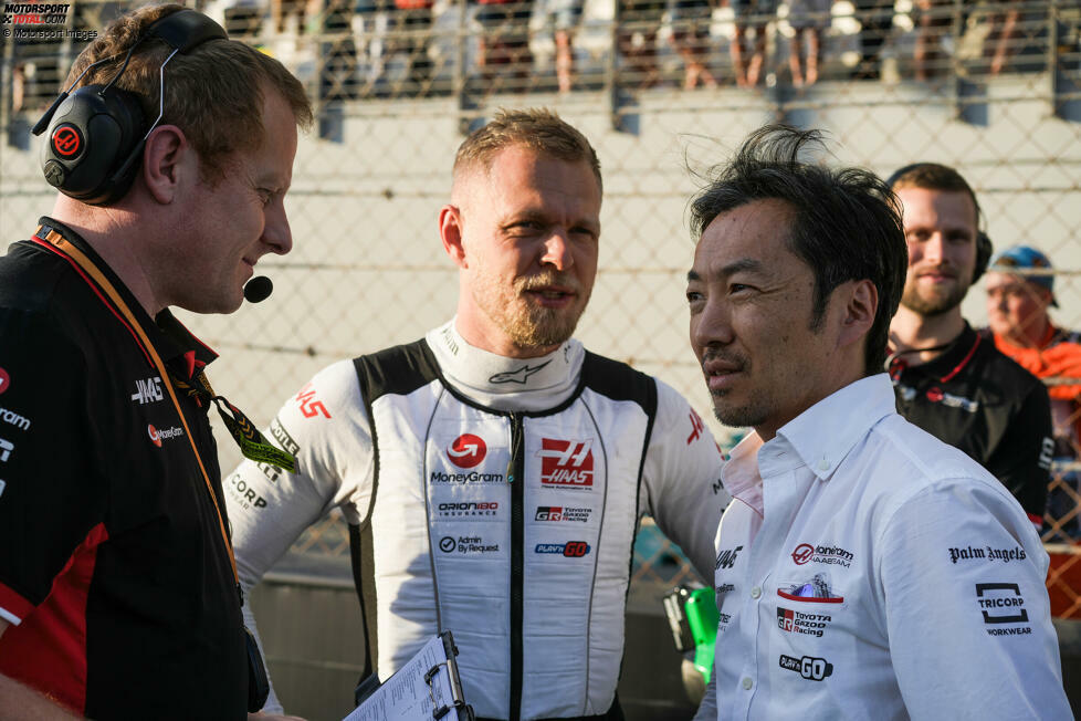 Kevin Magnussen (Redaktion: 3) - Hier stimmen wir unserem Experten zu. War am ganzen Wochenende bis Q2 nicht unbedingt langsamer als der Teamkollege, hatte dann aber unterm Strich zu viel Pech und konnte sich so nicht für eine bessere Note empfehlen. Mit der schnellsten Runde am Ende zumindest ein versöhnlicher Abschied.