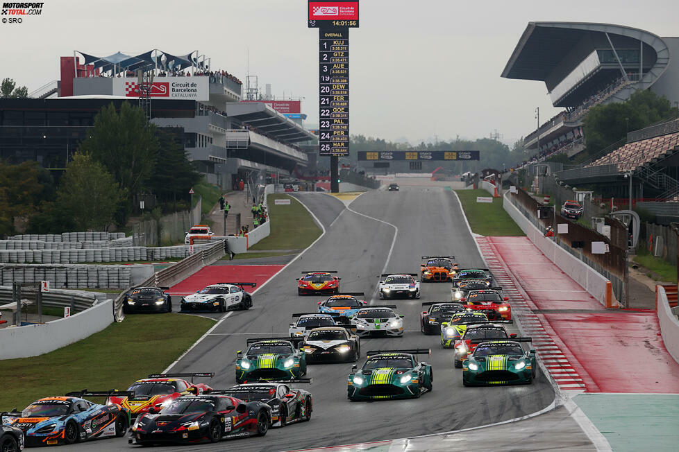 Pereira schlägt zunächst relativ sanft ein, ist jedoch im Begriff, eine volle Ladung Mercedea-AMG GT3 in die Seite zu bekommen, während eine Mauer im ungünstigen Winkel auf den Audi wartet.