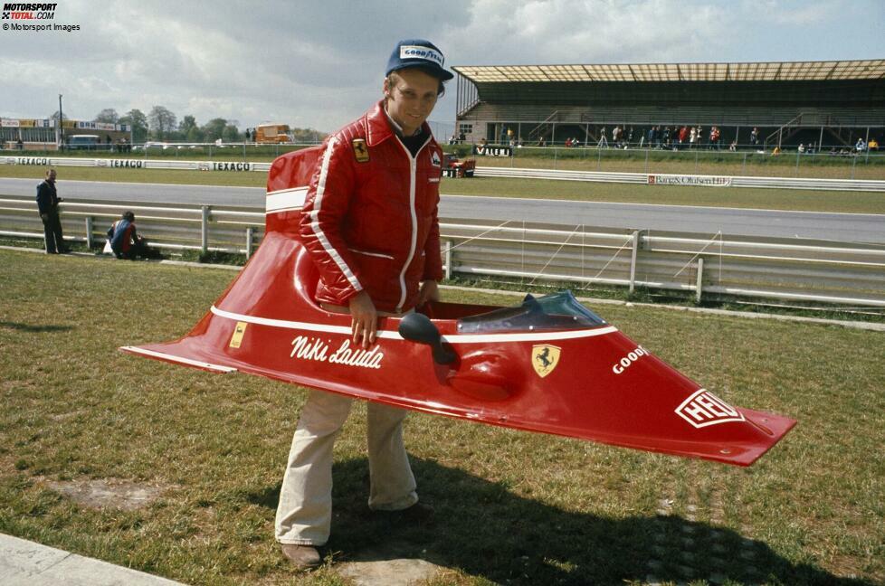 Von den sechs Rennen, die Lauda von der Pole aufnimmt, kann der Ferrari-Pilot übrigens nur ein einziges gewinnen. Er wird am Jahresende (trotz der damaligen Rekordserie) daher lediglich WM-Vierter, seinen ersten Titel holt er erst im folgenden Jahr.