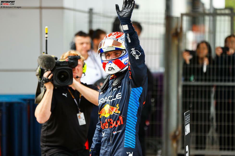 Max Verstappen hat sich beim Großen Preis von Imola 2024 bereits seine achte Poleposition in Serie gesichert. Das hat vor ihm erst ein anderer Fahrer in der Geschichte der Formel 1 geschafft! Wir liefern in dieser Fotostrecke einen Überblick.