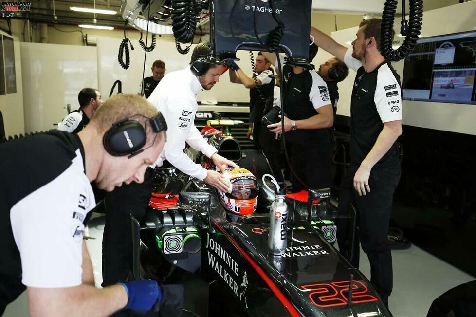 Die größte Startplatzstrafe - Eine Kuriosität zum Abschluss: 2015 in Mexiko musste Jenson Button in der Startaufstellung wegen des Wechsels mehrerer Teile 70 Plätze nach hinten! Das dürfte für immer Rekord bleiben, denn inzwischen werden solche absurden Strafen automatisch in eine Rückversetzung ans Ende der Startaufstellung umgewandelt.
