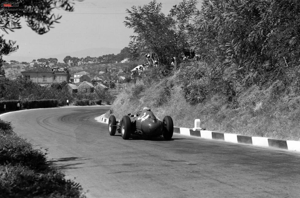 Die längste Strecke - 1957 fuhr die Formel 1 einmalig auf der 25,579 Kilometer langen Strecke in Pescara. Der Kurs war damit noch einmal einige Kilometer länger als die legendäre Nordschleife - und wird wohl für immer der längste in der Geschichte bleiben. Aktuell ist Spa mit gerade einmal 7,004 Kilometern die längste Strecke im Kalender.