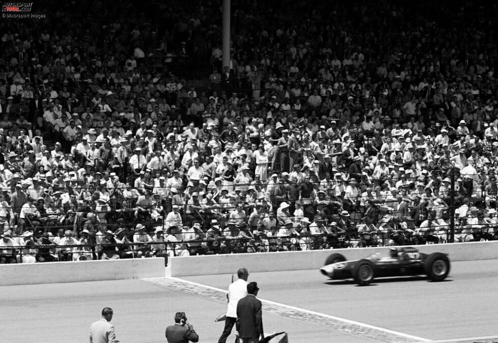 Die längste Renndistanz - In den ersten F1-Jahren waren die 500 Meilen von Indianapolis ein Teil der WM. Und weil 500 Meilen umgerechnet 804,6 Kilometern entsprechen, wird das Indy 500 wohl für immer den Rekord als Rennen mit der längsten Distanz haben. Zum Vergleich: Aktuell umfasst ein GP (mit Ausnahme von Monaco) nur gut 300 Kilometer.