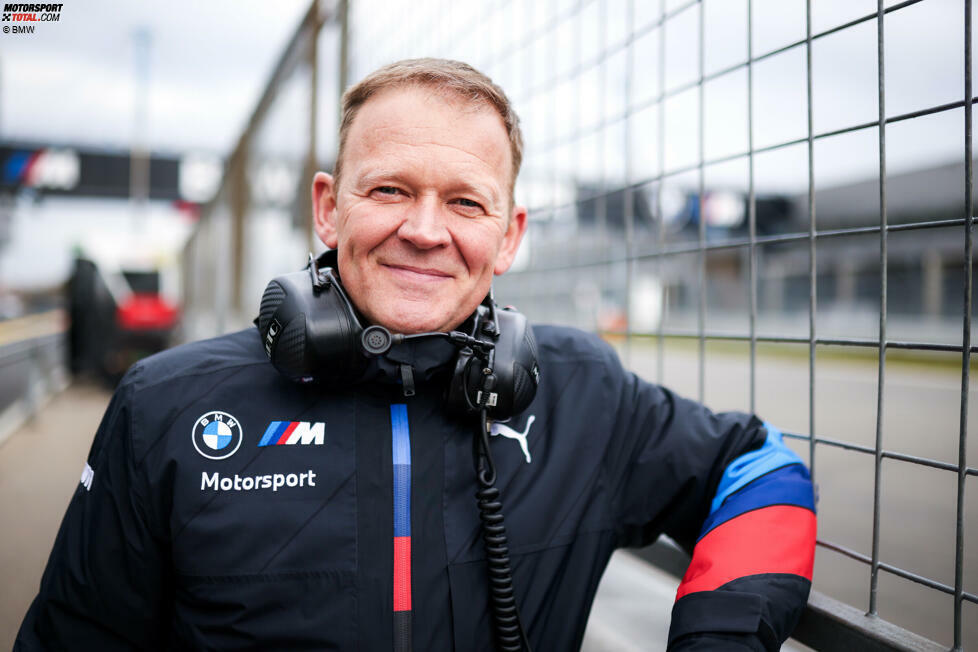 Namensgeber und Teamchef ist Stefan Reinhold, der auf eine lange Karriere im Motorsport zurückblicken kann. Reinhold war 1998 und 1999 Leiter der Konstruktion bei Zakspeed, wechselte später zu Toyota in die Formel 1, wo er unter anderem als Systemingenieur tätig war.