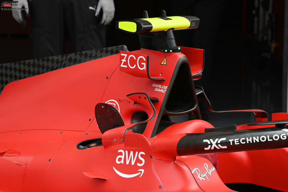 Eine Nahaufnahme des Halos und des Airboxbereichs des SF-23, der mit strömungsregulierenden Finnen und Winglets übersät ist.