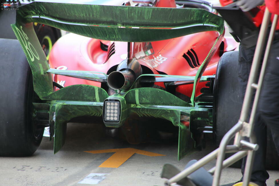 Ferrari setzte beim Großen Preis von Großbritannien einen doppelten Beam-Flügel ein, bei dem das obere Element mit Lamellen vor dem unteren liegt.