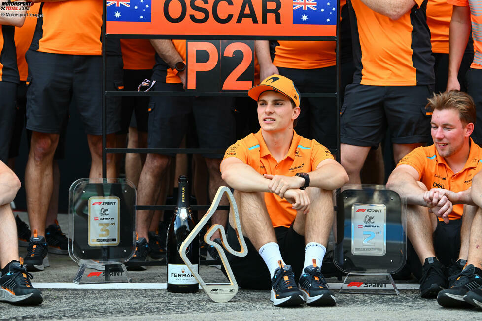 Oscar Piastri (Redaktion: 3) - Wir sehen es ähnlich wie unser Experte. Aber: Viele sind auch der Meinung, dass Teamkollege Norris das Rennen (trotz der schlechten Startposition) gewonnen hätte, wenn er in Piastris Position gewesen wäre. Deshalb reicht es bei uns ganz knapp nicht zur 2.